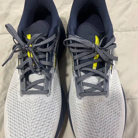 Men’s Brooks - Picture 1 of 4